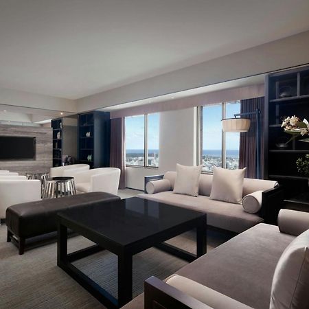 Sheraton Taitung Hotel Экстерьер фото A living room in a suite at the Ritz-Carlton, Dubai