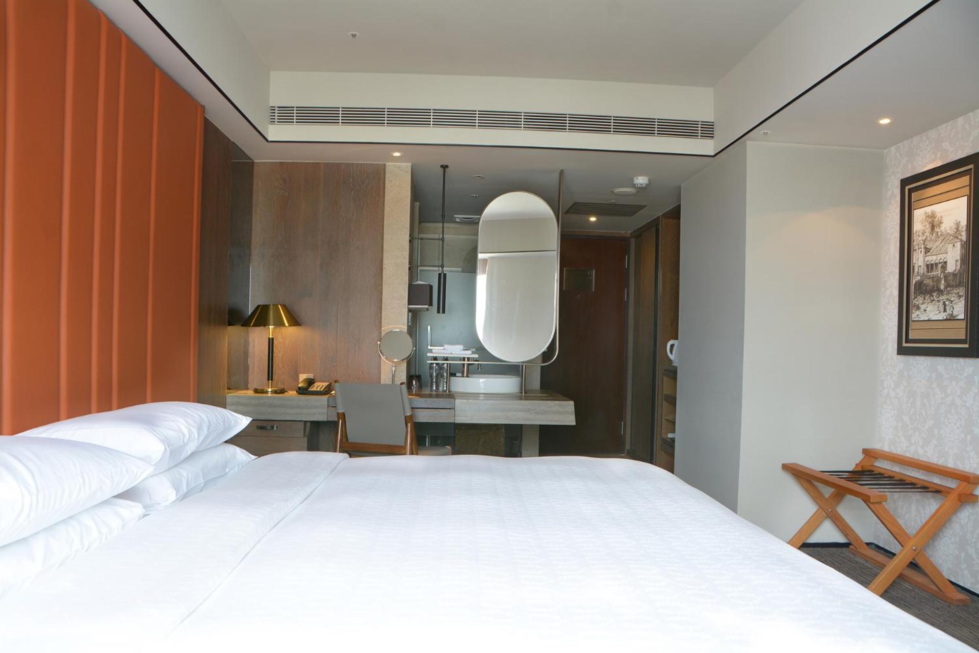 Sheraton Taitung Hotel Экстерьер фото A room at the hotel