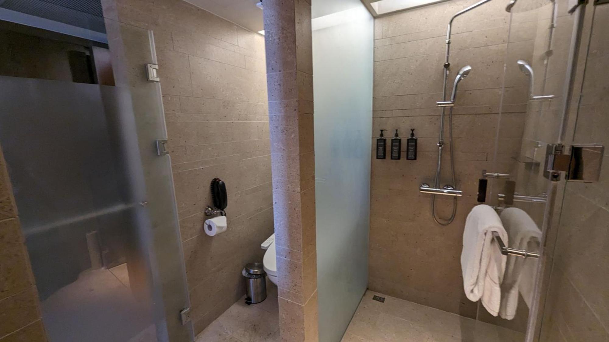 Sheraton Taitung Hotel Экстерьер фото Bathroom of a First Suite