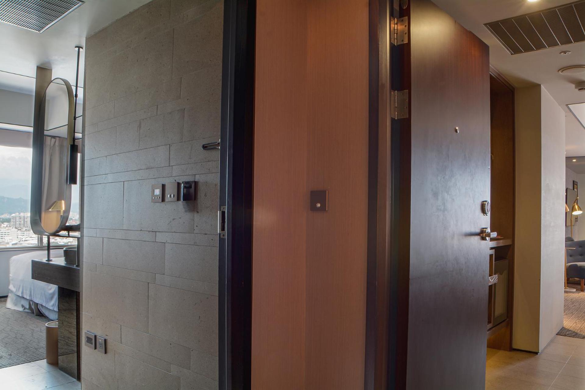 Sheraton Taitung Hotel Экстерьер фото A sliding door